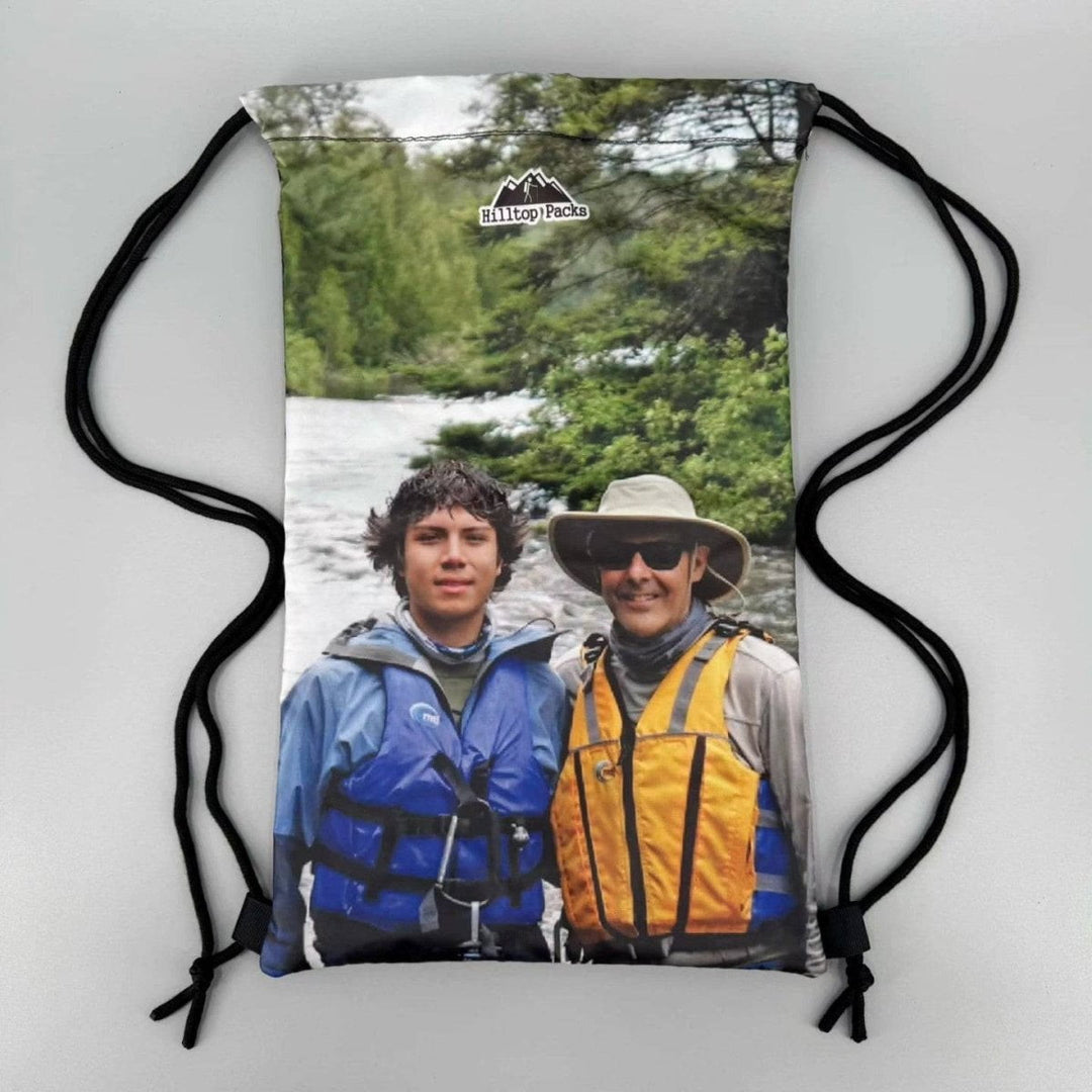 Hilltop Packs Custom Printed Drawstring Backpack – personalisierbarer Kordelzugrucksack – Herstelleransicht 9 / Gestaltungsbeispiel