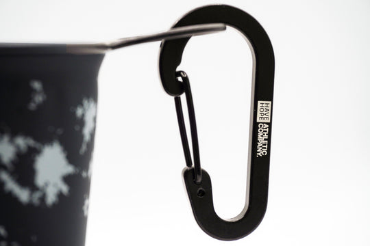 HOPE CUP Afterglow – Detail des beiliegenden Karabiners