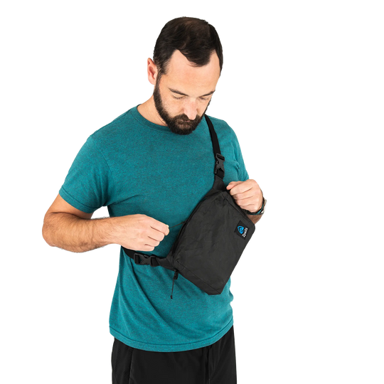 Zpacks Front-Utility-Pack – Trageansicht quer über der Brust