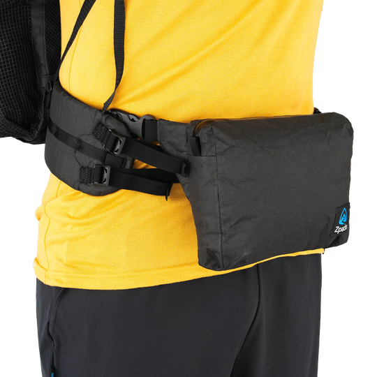Zpacks Front-Utility-Pack – Seitliche Ansicht der Befestigung am Rucksack